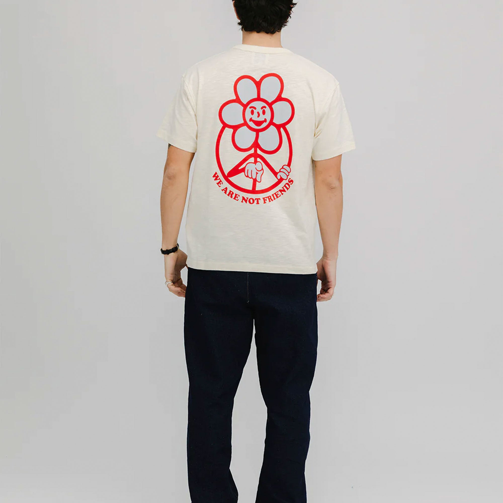 NO SOMOS AMIGOS - Camiseta Bold Love / Blanco