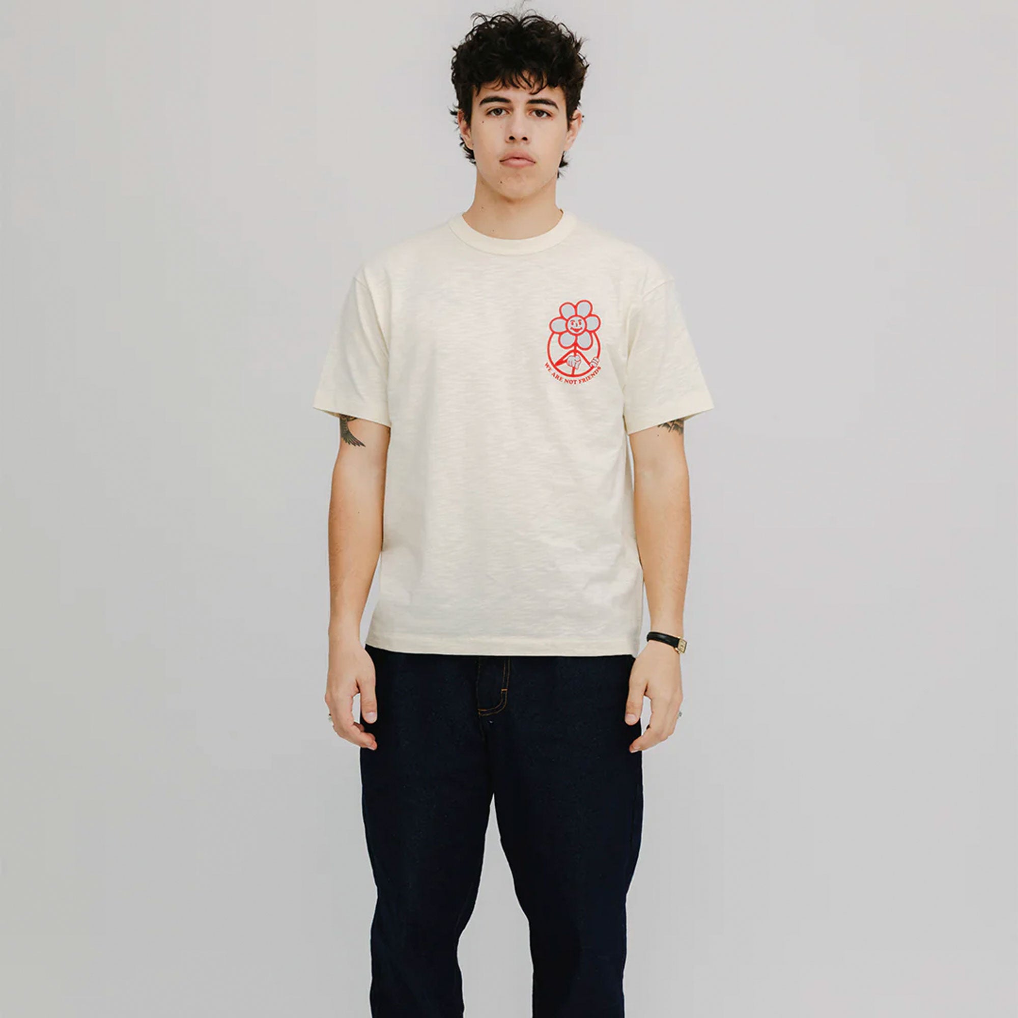 NO SOMOS AMIGOS - Camiseta Bold Love / Blanco