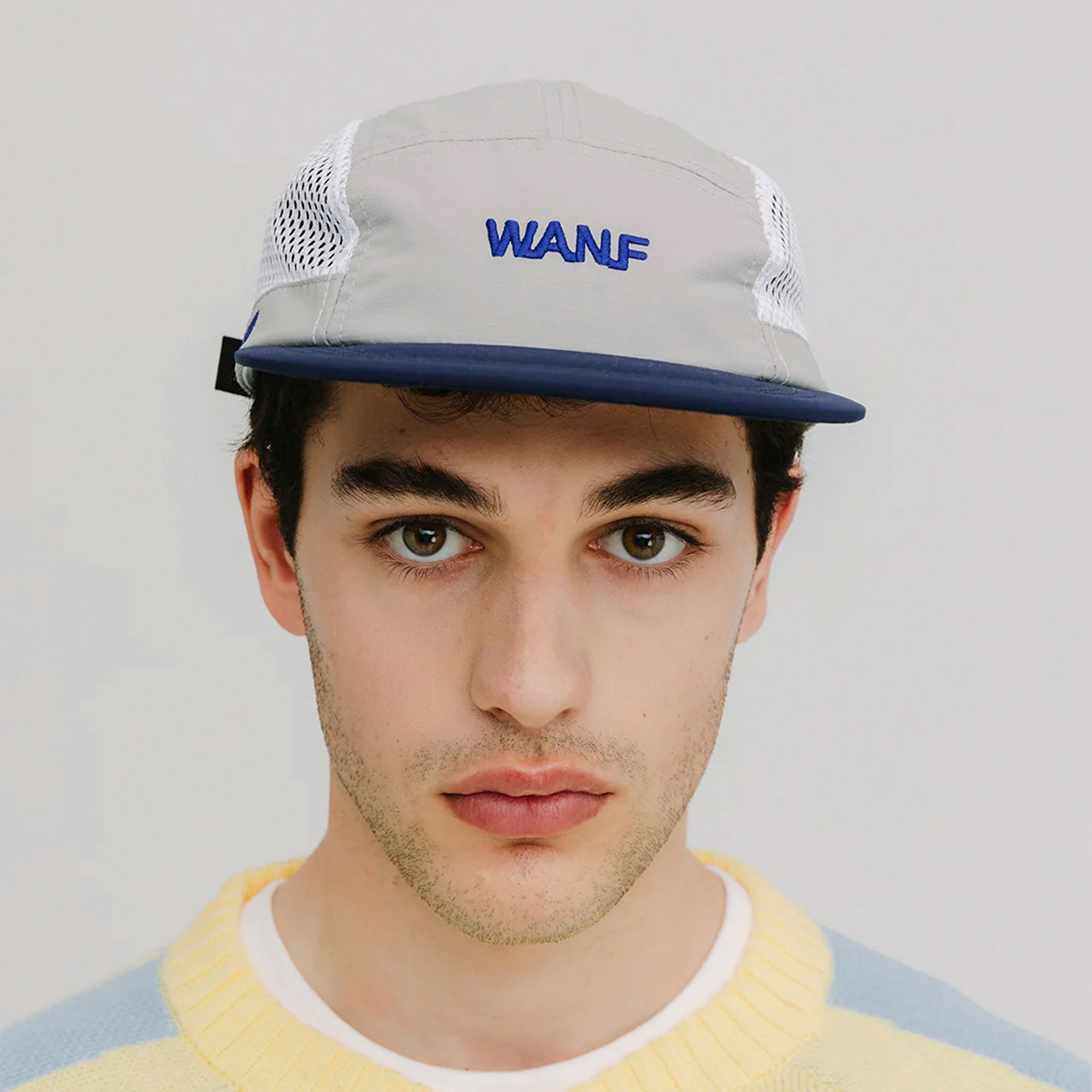 NO SOMOS AMIGOS - GORRA - LA W - NEGRA