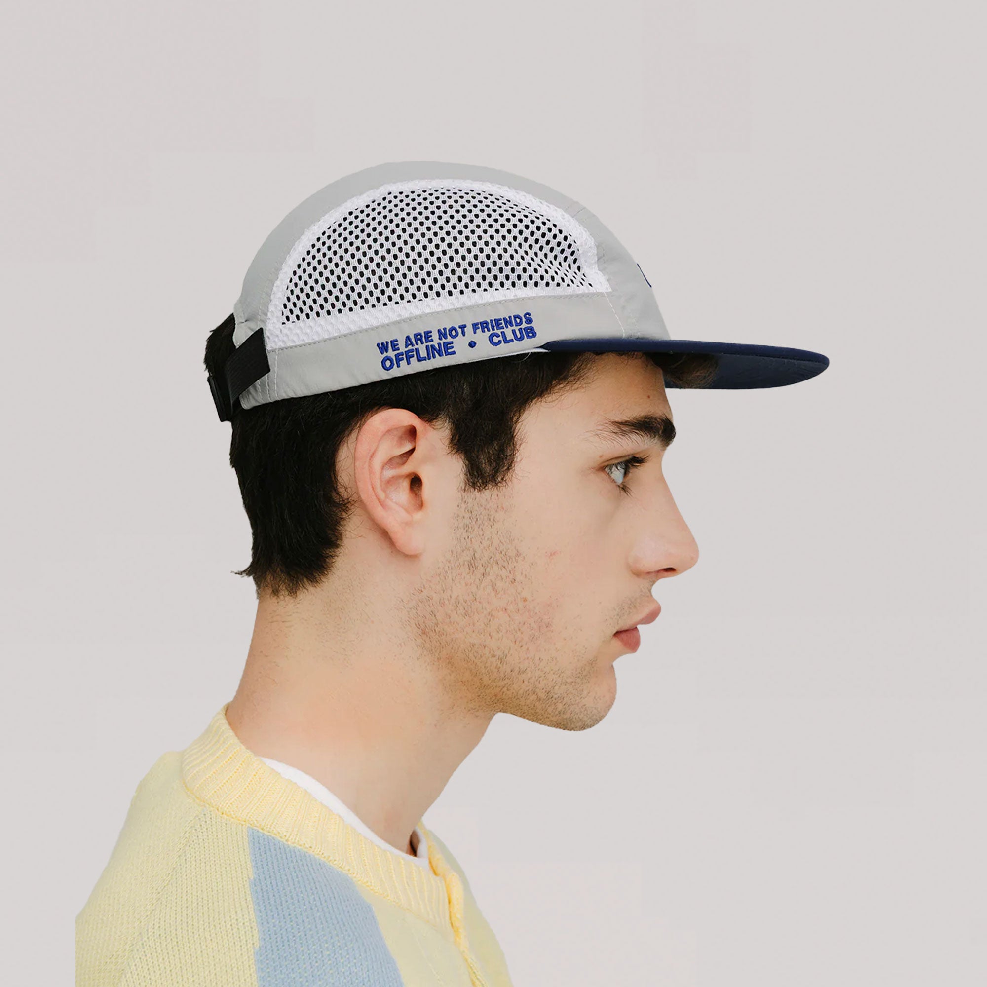 NO SOMOS AMIGOS - GORRA - LA W - NEGRA