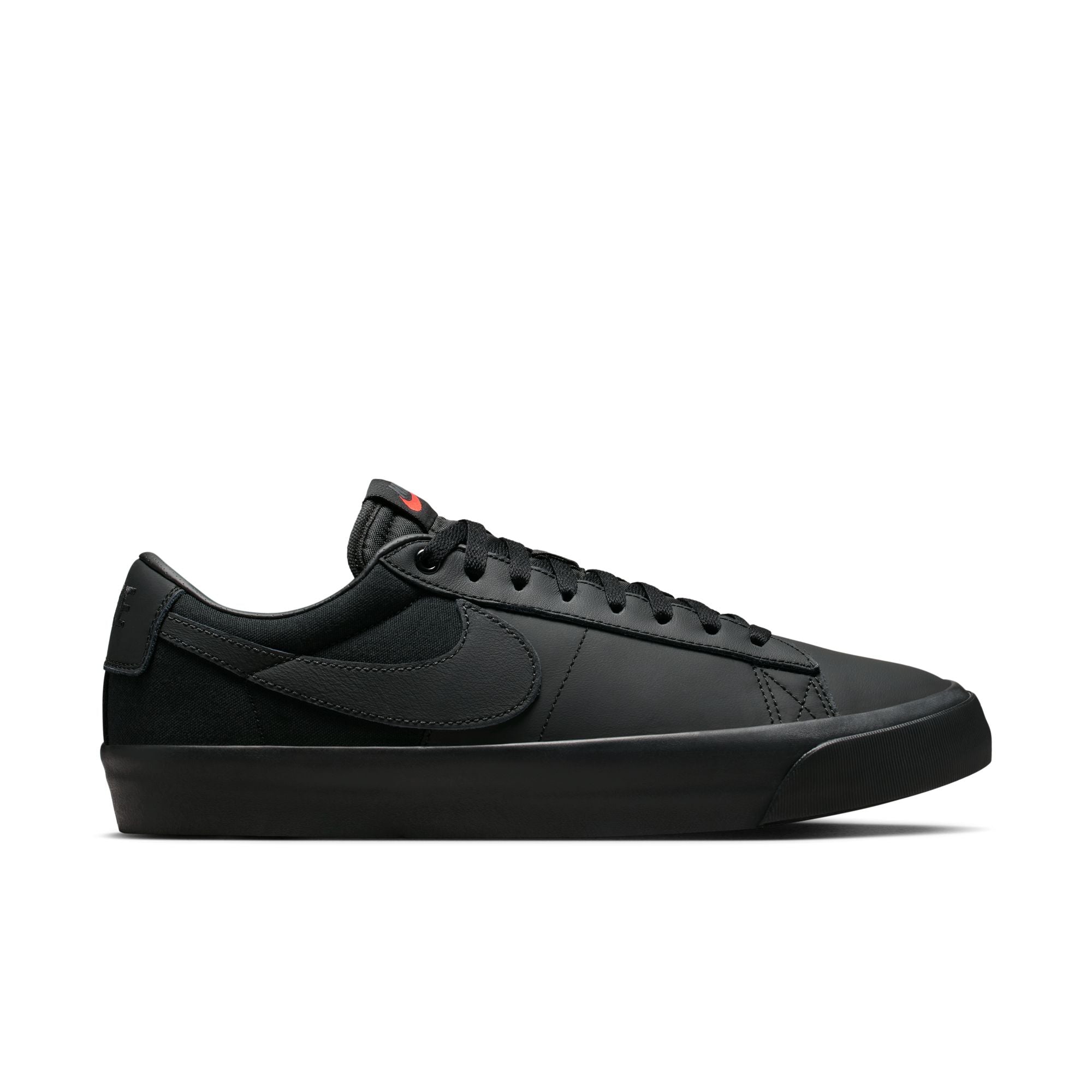 NIKE SB - Zoom Blazer Low Pro GT, Black/Black-Black-Black