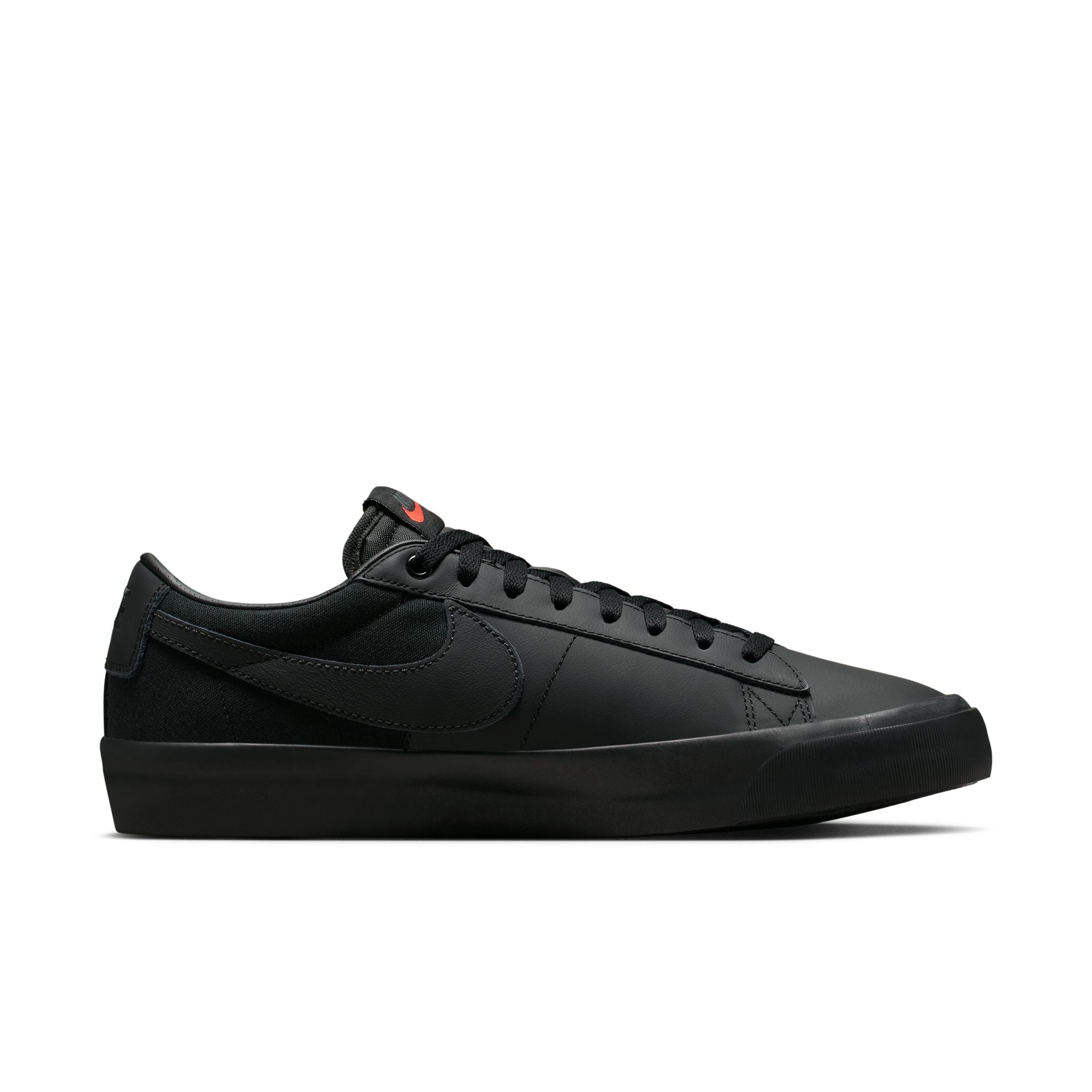 NIKE SB - Zoom Blazer Low Pro GT, Black/Black-Black-Black