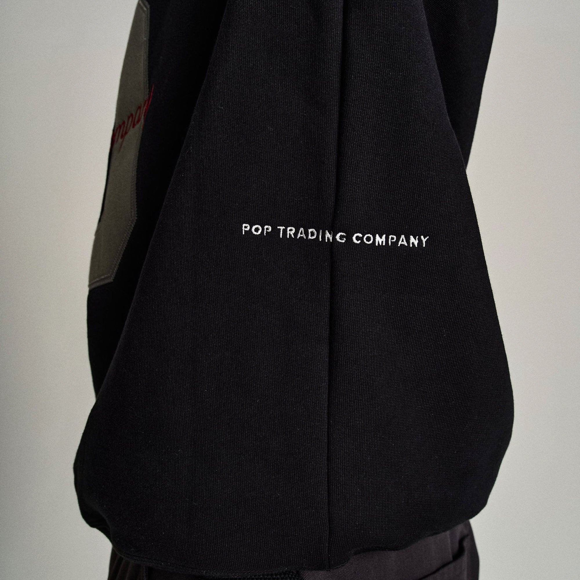 POP TRADING COMPANY - COLLEGE CREWNECK SWEAT - BLACK